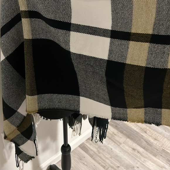 Tally Weijl Plaid Cape/Wrap - Picture 3 of 13